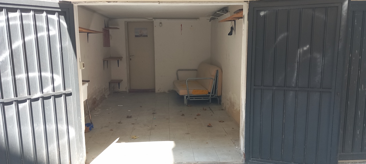 cerca  GARAGE VENDITA Scandicci (zona Le Bagnese) 